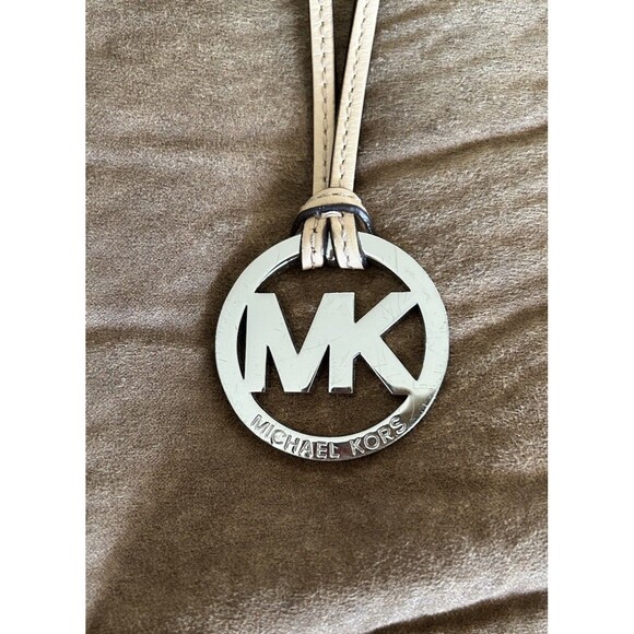 7" MICHAEL KORS Silver Bag Charm Leather Strap - Picture 2 of 2